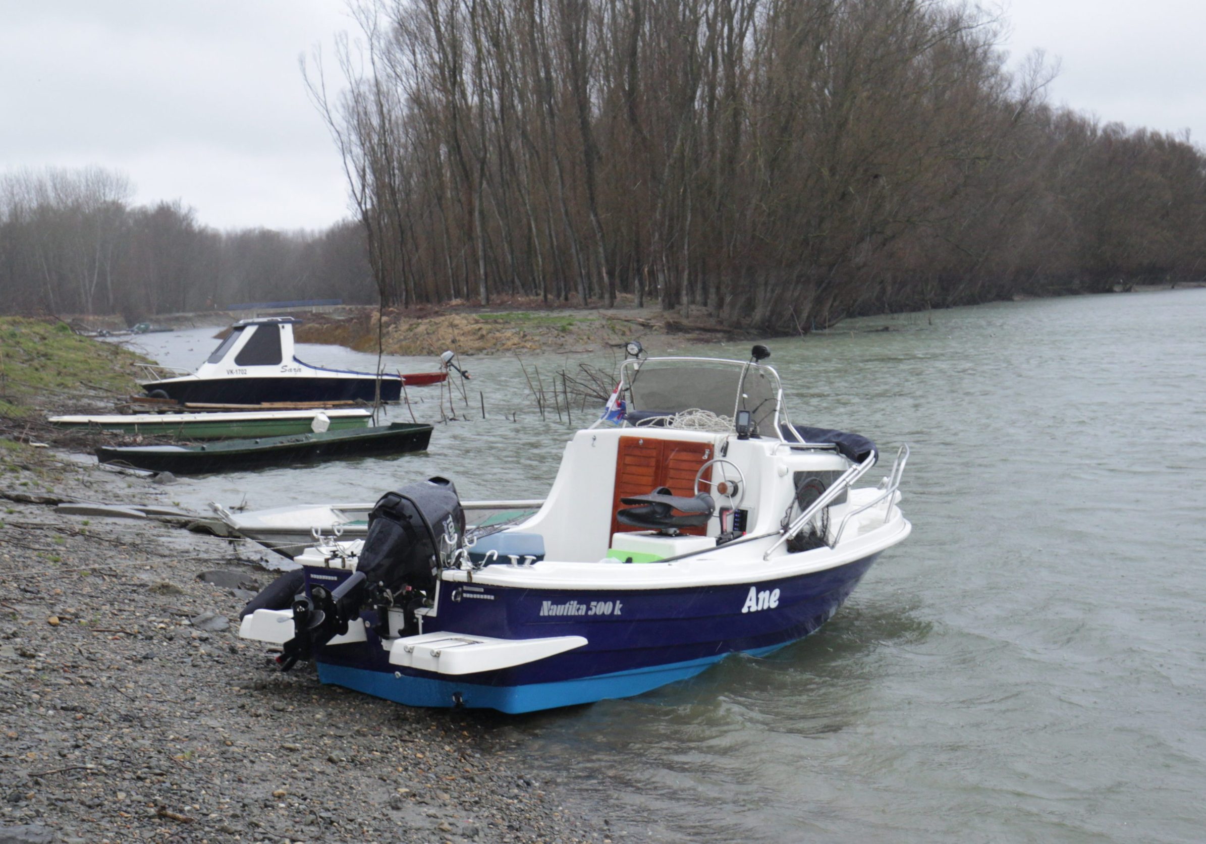 Aljmas, 260220
Na Dunavu kod Aljmasa poginula su dvojica ribica.
Na fotografiji: camac poginulih ribica.
Foto: Vlado Kos / CROPIX
